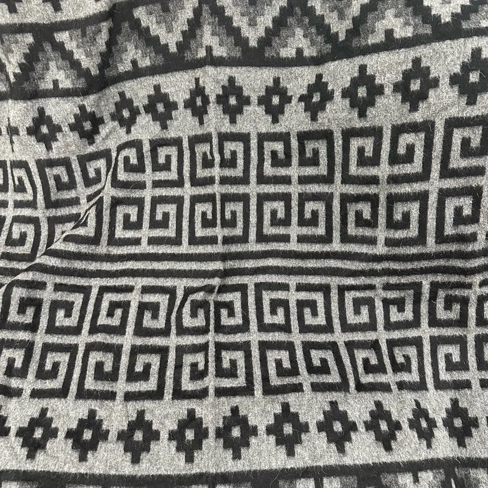 TUMI Royal Alpaca Merino Wool Throw Blanket Peruvian Design